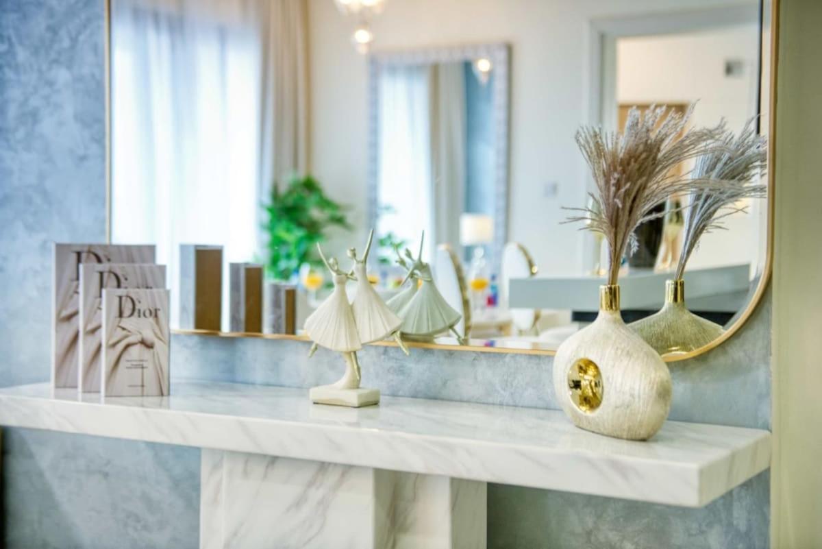 Apartment Opulent 1 Bedroom In Damac Maison Mall Street Dubai